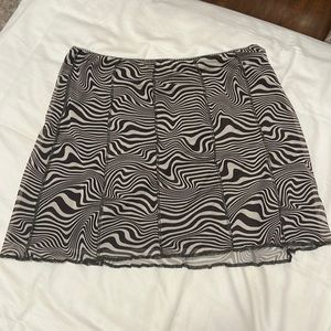 Brown and White H and M mini skirt. Size medium with tags
